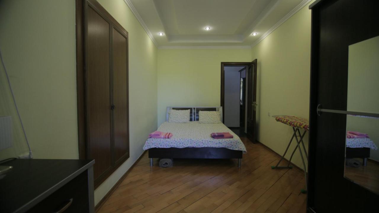 Apartment On Sanapiro Tbilisi Eksteriør billede