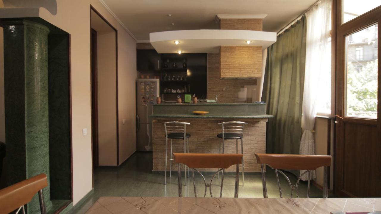 Apartment On Sanapiro Tbilisi Eksteriør billede
