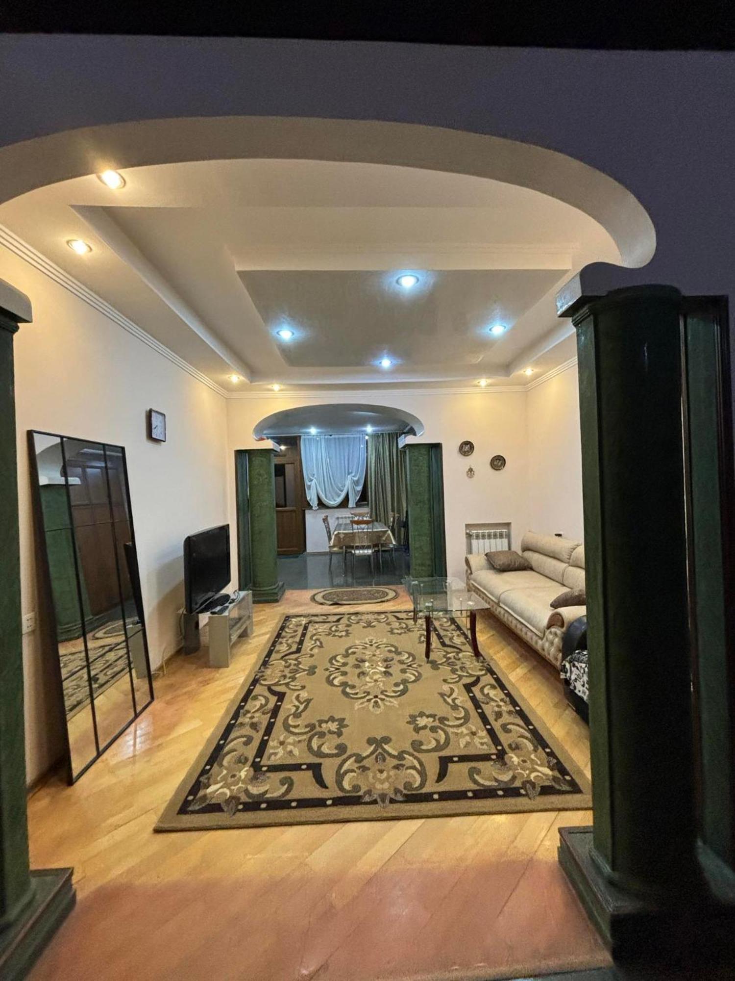 Apartment On Sanapiro Tbilisi Eksteriør billede